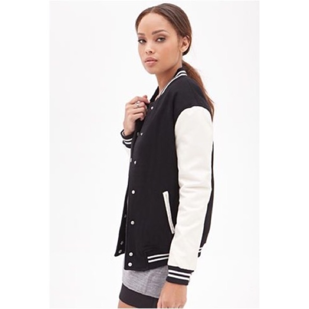 🎄CCO✨ NWT Forever 21 Classic Varsity Jacket